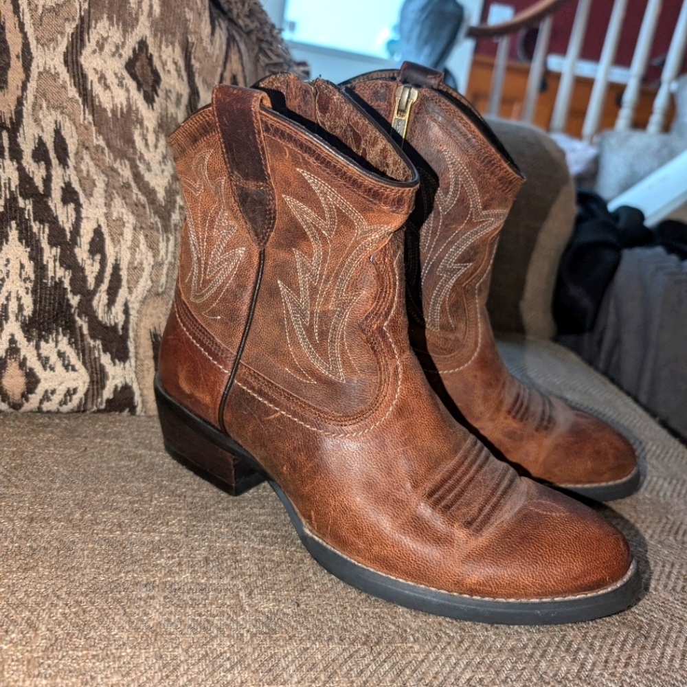 Ariat Western Style Billie Cowgirl Ankle Boots in Brown Women's size 6.5 B